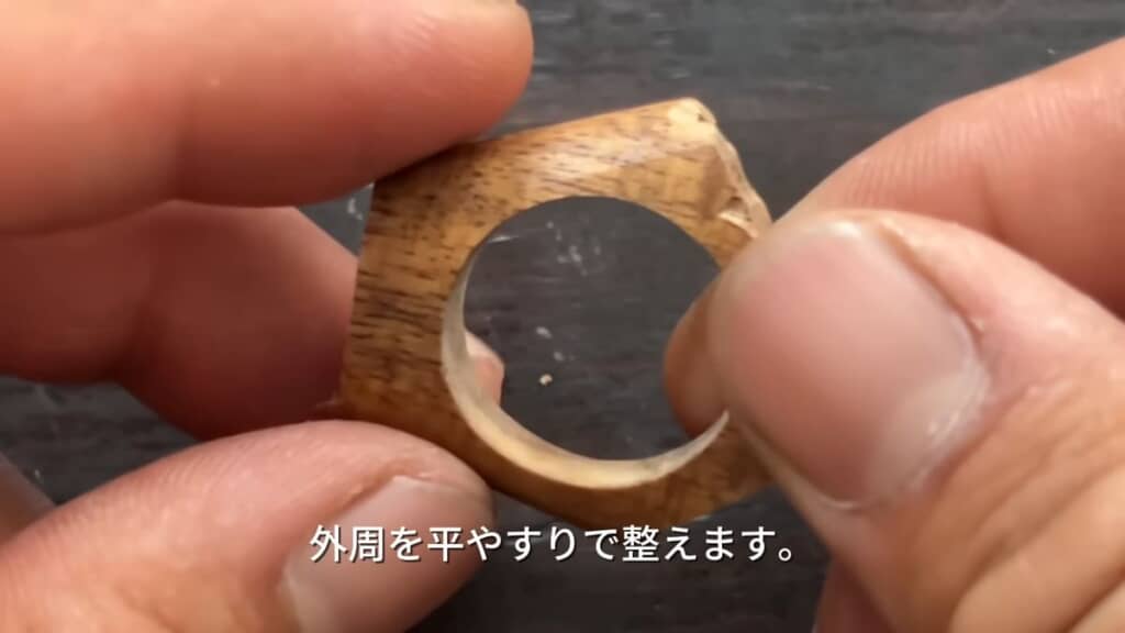 先端と柄を切り落としたレンゲだった物