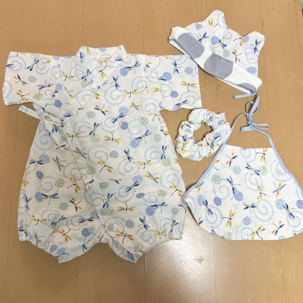 夏らしい風流な生地がステキな甚平ロンパース。余った布で他のアイテムも作りました