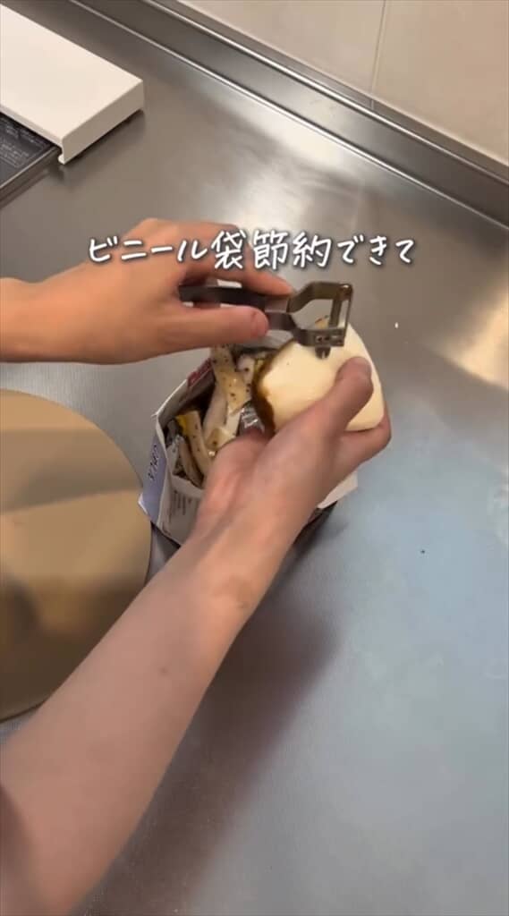 不要な取扱説明書で卓上ゴミ箱を作る方法