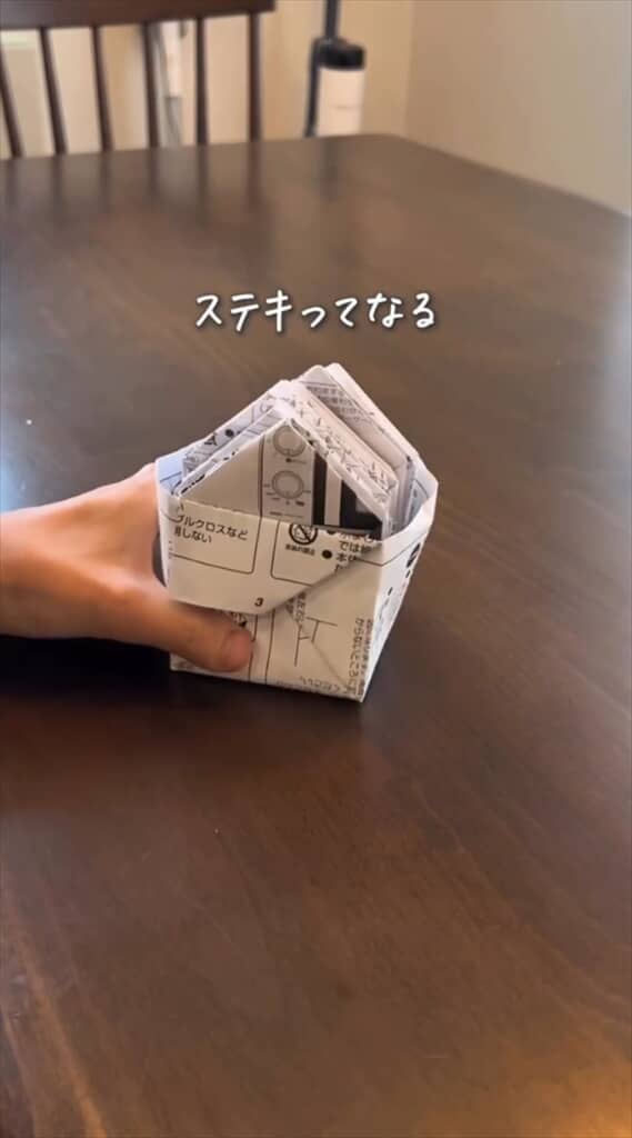 不要な取扱説明書で卓上ゴミ箱を作る方法