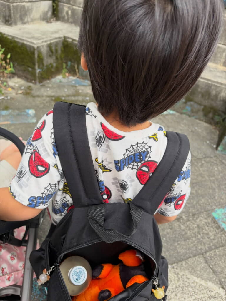 カバンの中には……