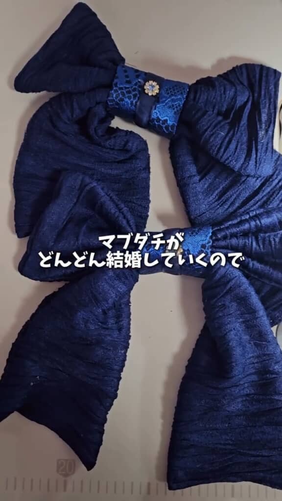 並行して同じ生地からリボンも作成