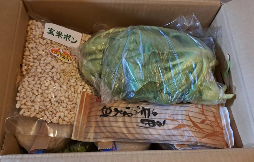 お菓子類も入っていました