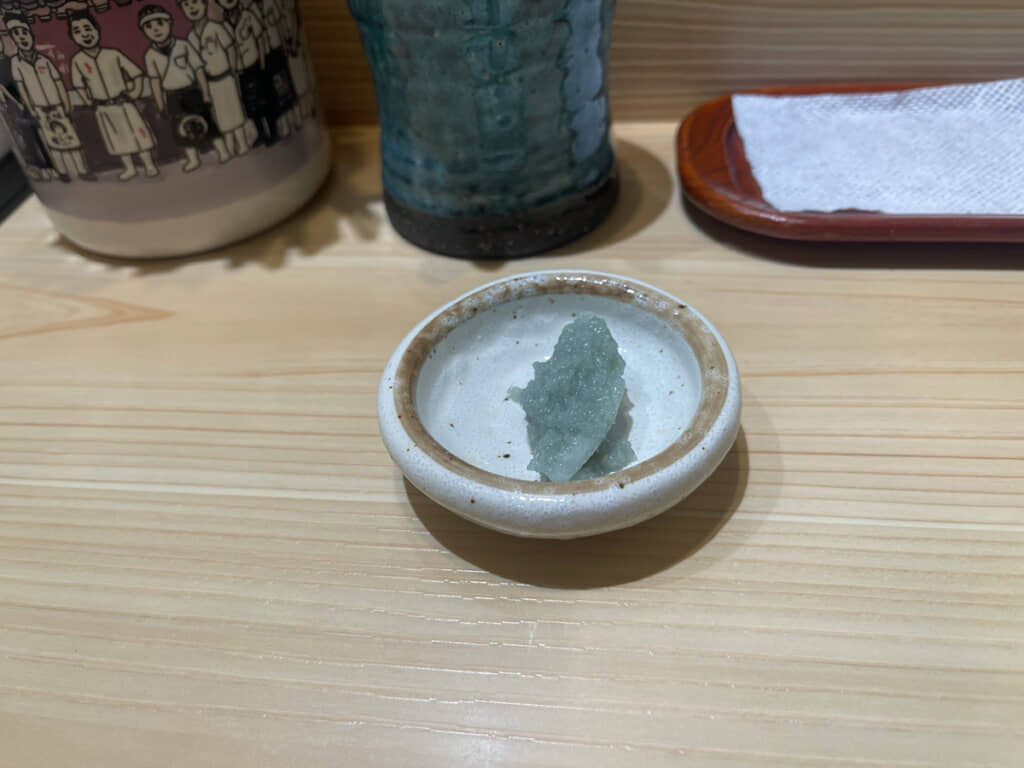 なぜかにんにくが真っ青……!