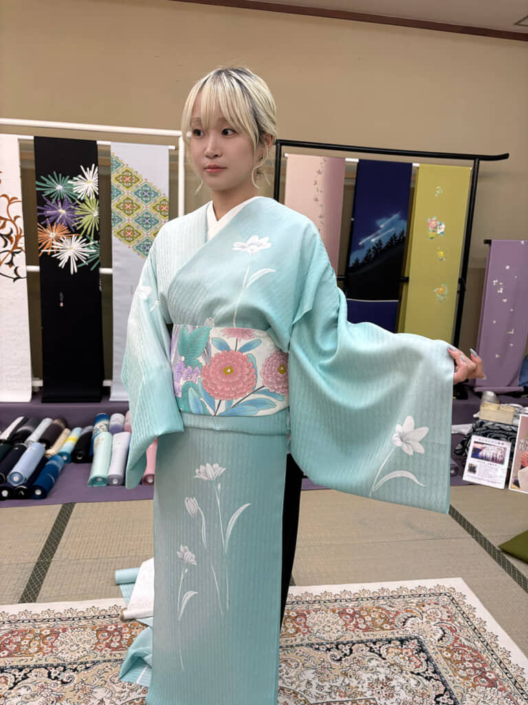 金髪に水色の着物がぴったり！