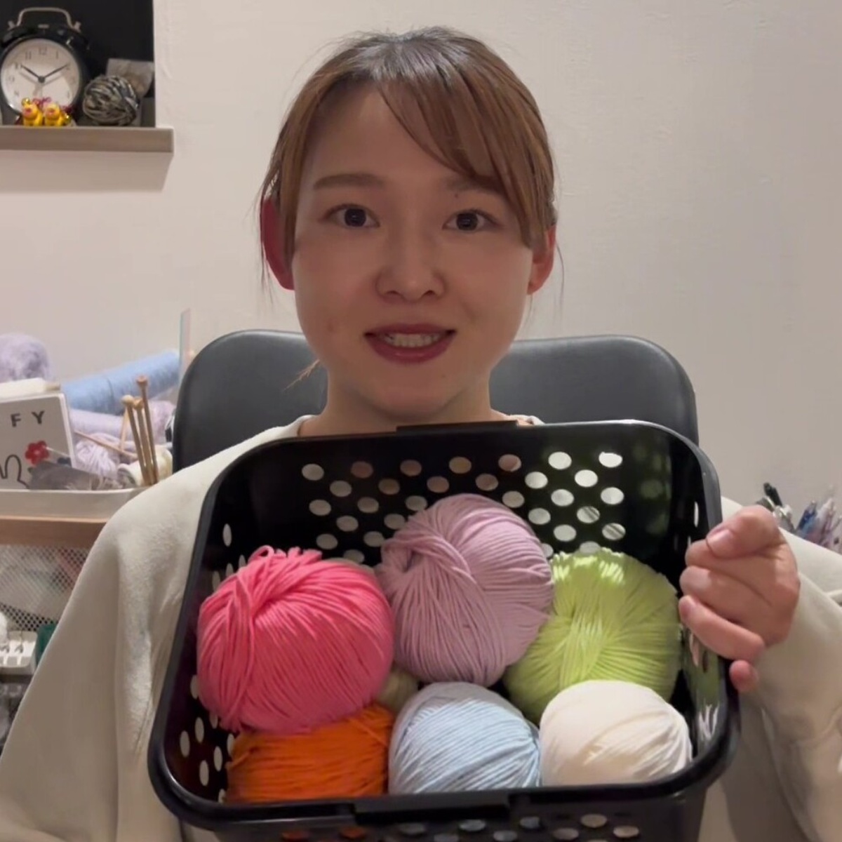 孫がおばあちゃんのため、5カ月半かけてブランケットを編んだら……　大感激の完成品に「もらい泣きしちゃった」「最高傑作ですね」（1/3） | 編み物 ねとらぼ