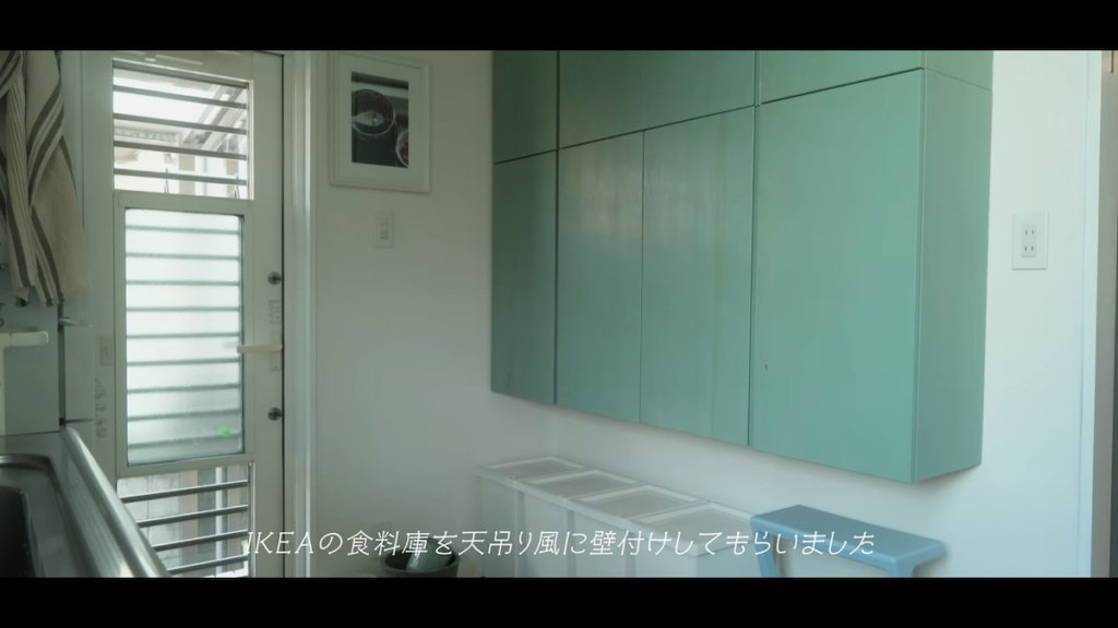 IKEAの食料庫は天吊り風に壁付けで設置