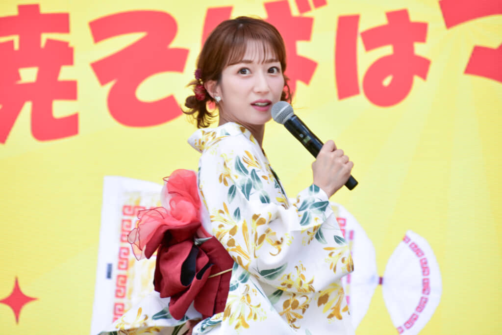 ふんわりと花のように結ばれた帯