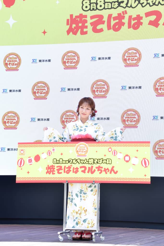 足元まで涼しげな装い