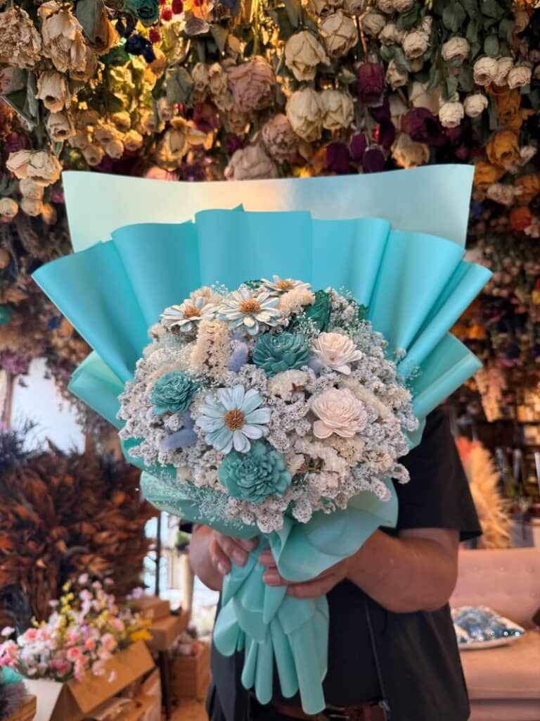 ティファニーカラーの花束