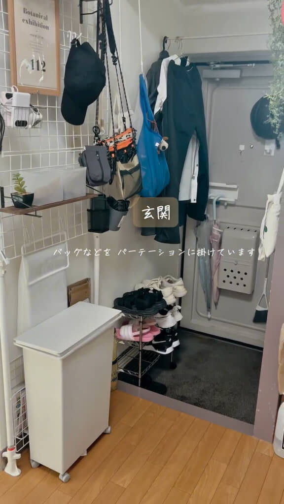 狭いながらも使い勝手よく整理された玄関
