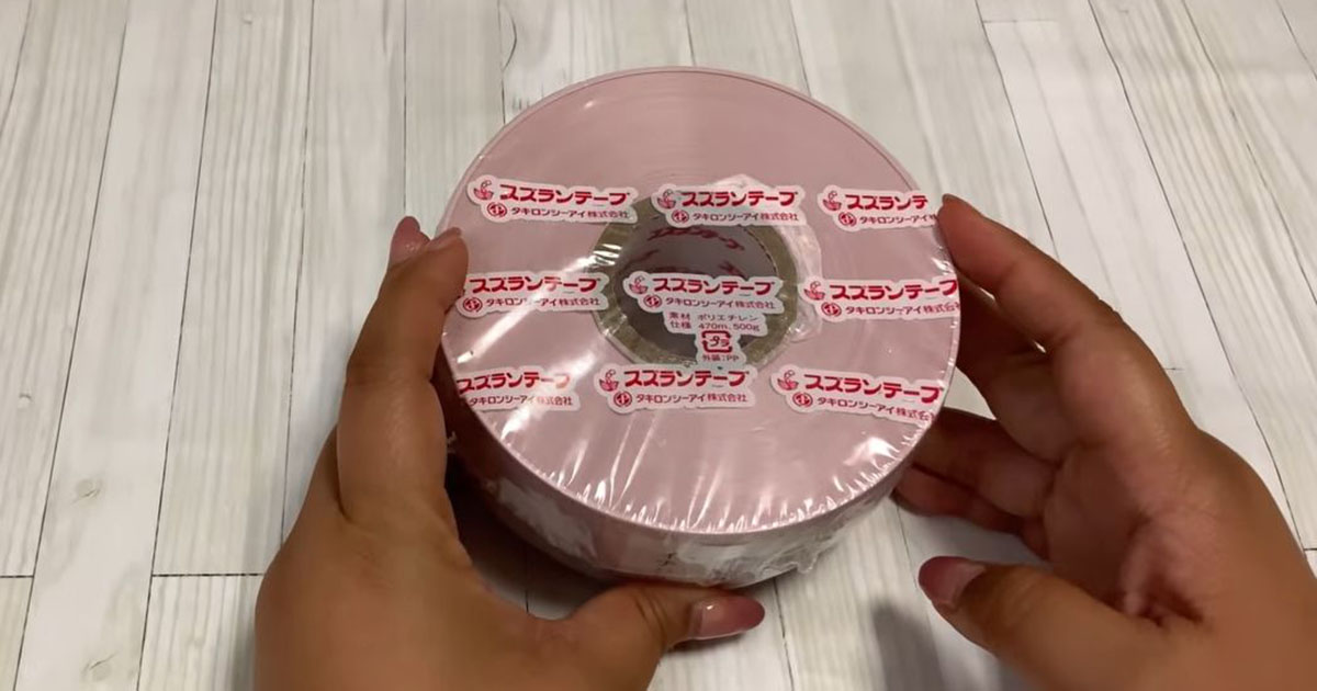 ピンクのスズランテープ→かぎ針でザクザク編んでいくと…… 夏っぽい“お出かけアイテム”に「一目惚れ」「孫に編もうと思います」(1/2) | 編み物 ねとらぼ