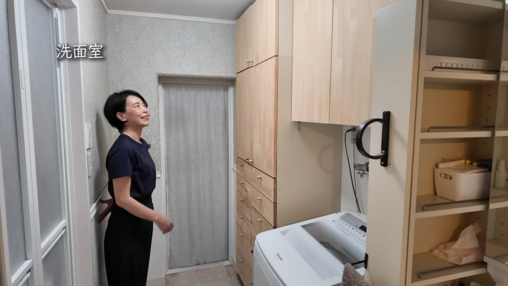 洗面台の壁紙はDIYで張り替え