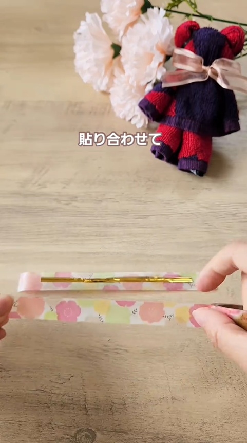 貼り合わせたマスキングテープの両端に切れ込みを入れたら完成