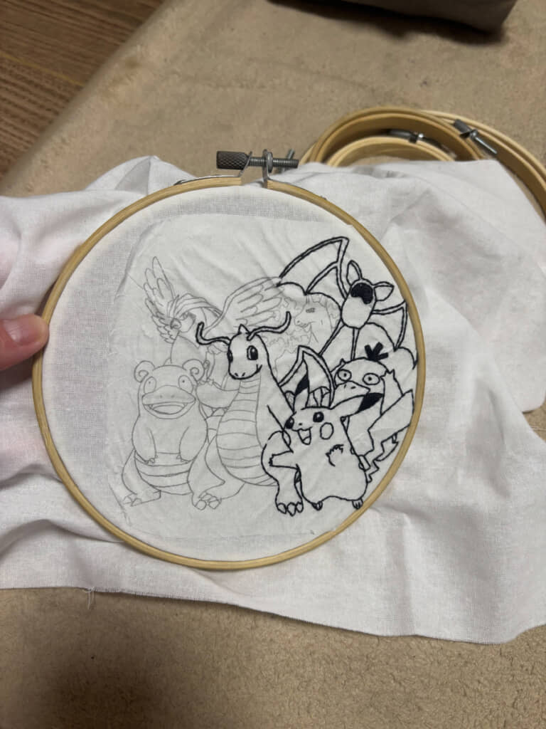 公式イラストをベースに、なぞるように塗っていく