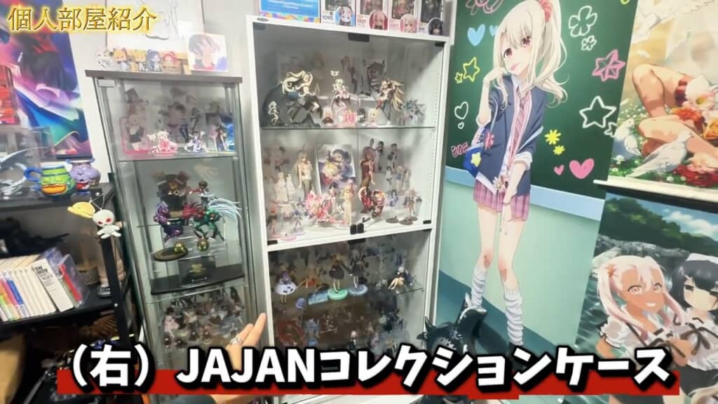 フィギュアやアクスタは家具メーカーのコレクション棚へ