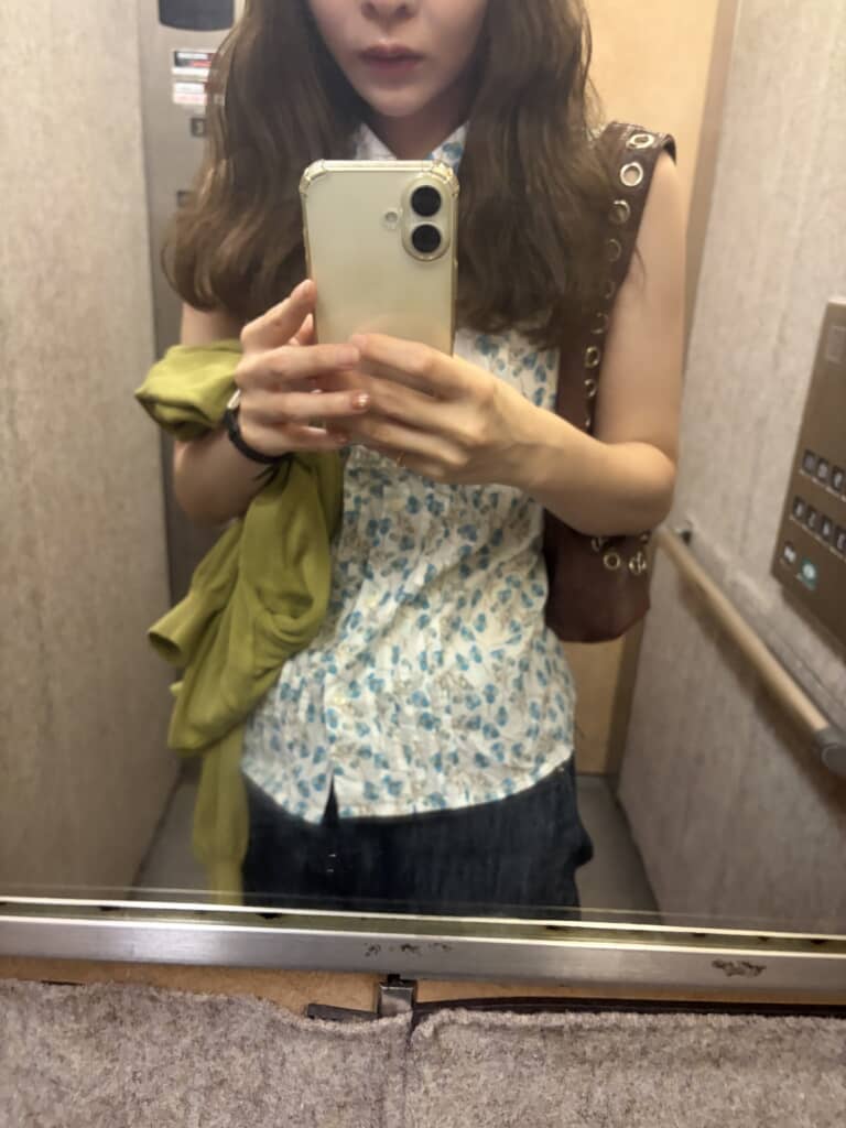 ブルーの花柄が涼しげ