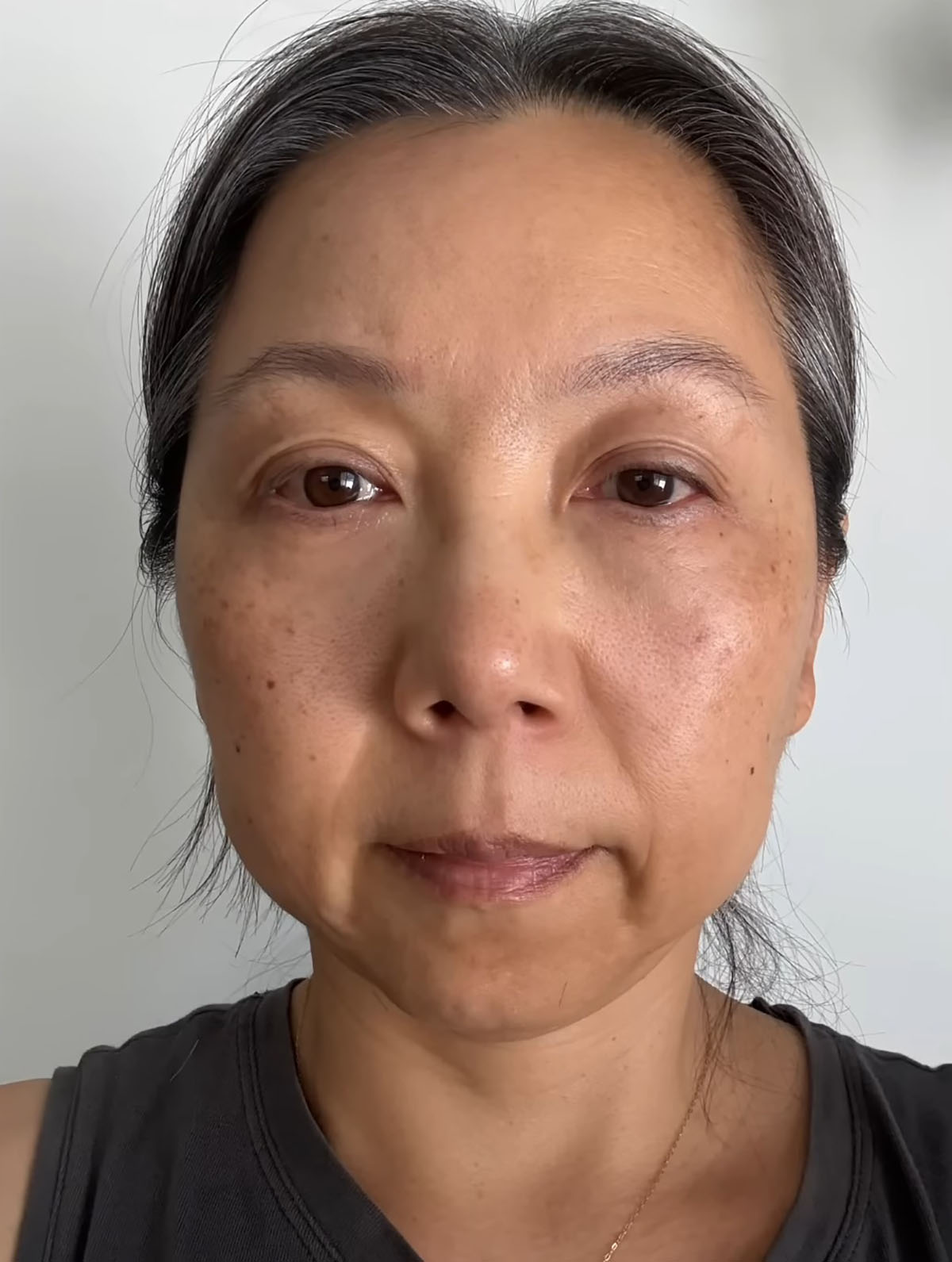 すっぴんの50代女性→“アイシャドウなし”でメイクしたら……　驚きの姿に「すごく素敵」「こんな50代になりたい」（1/3） | 美容 ねとらぼ
