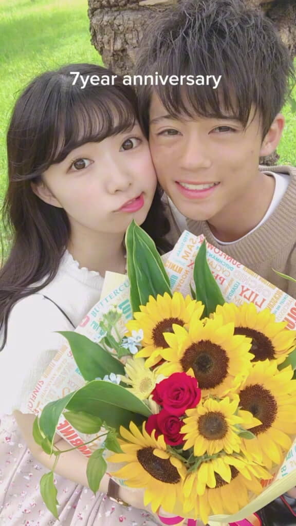 7年目にもひまわりの花束と
