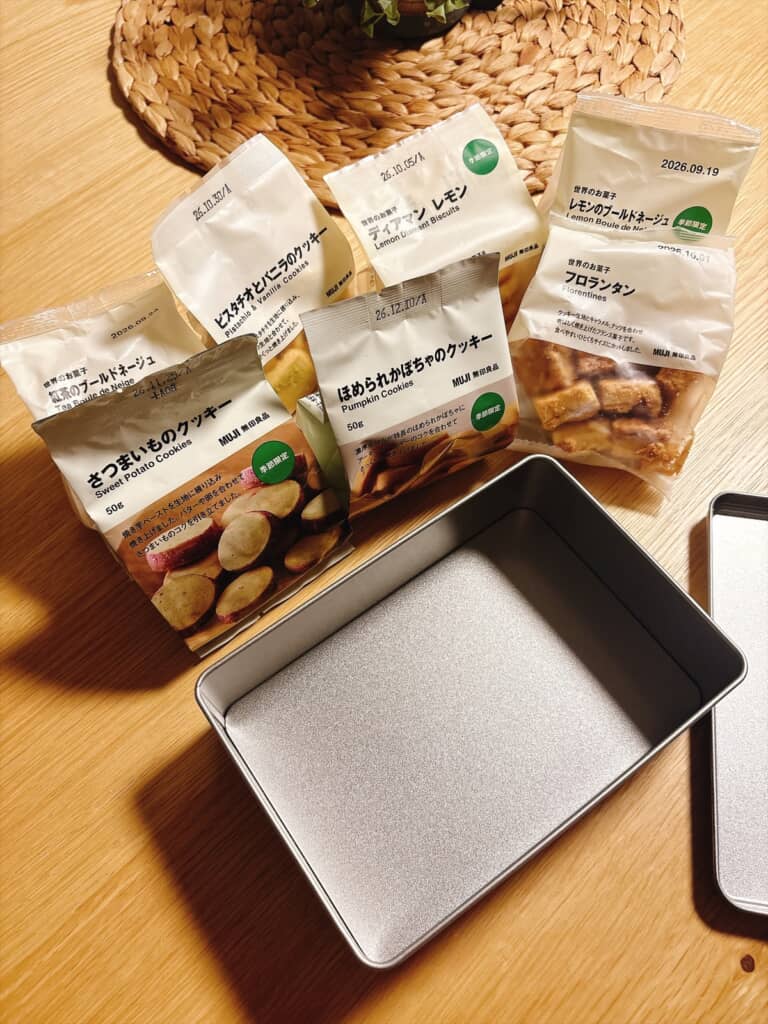 購入した無印良品のクッキーと空き缶
