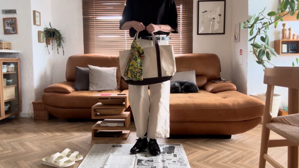 バッグに手ぬぐいを巻くだけで雰囲気がらり