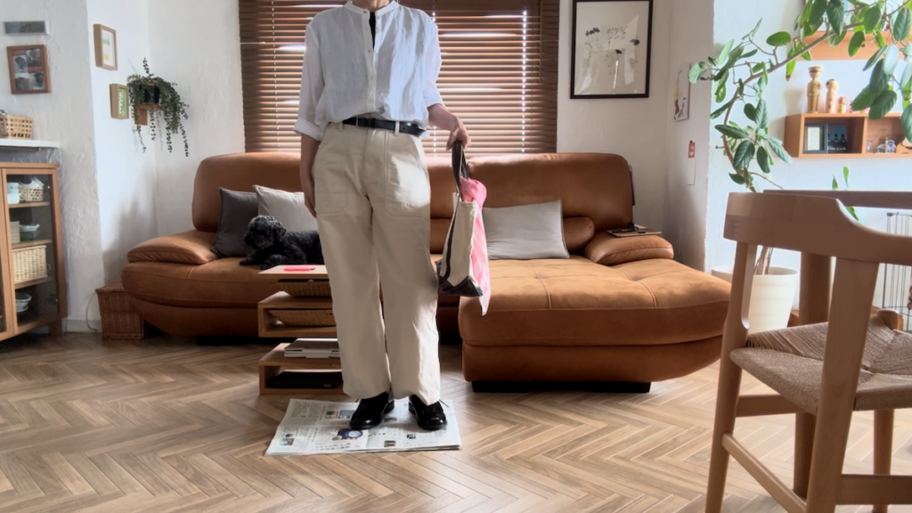 ピンクのスカーフでアクセントをプラス