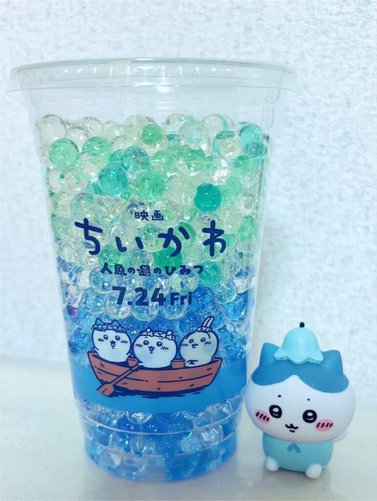 ちいかわのドリンクカップに、キラキラの消臭ビーズが見事にマッチ!