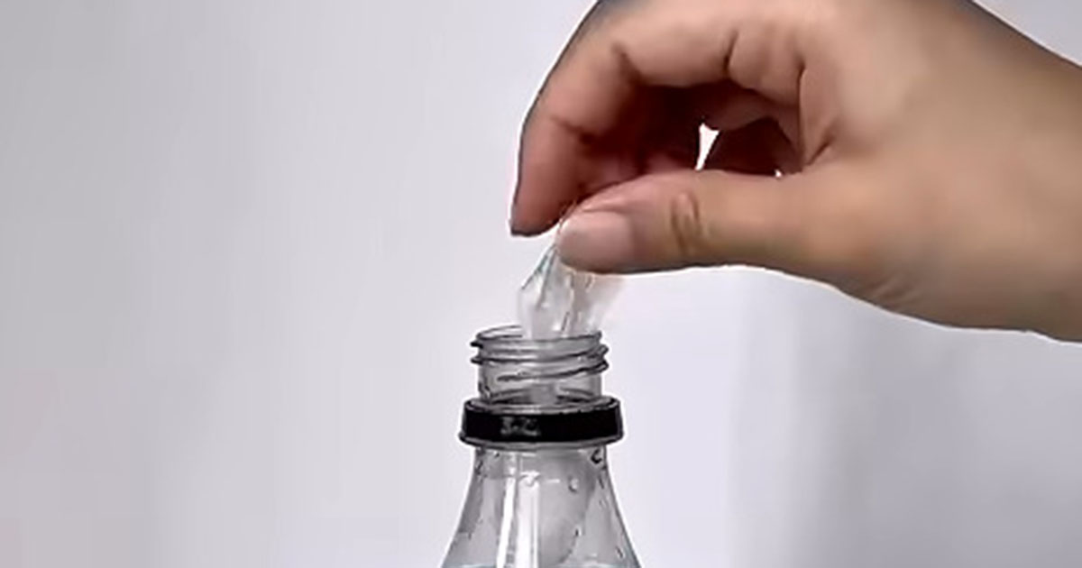 ペットボトルは捨てないで!→使い捨て手袋を入れると…… 夏休みにぴったりな完成品に「天才すぎるやろ」「参考にさせてもらいます」(1/2) | ライフハック ねとらぼ