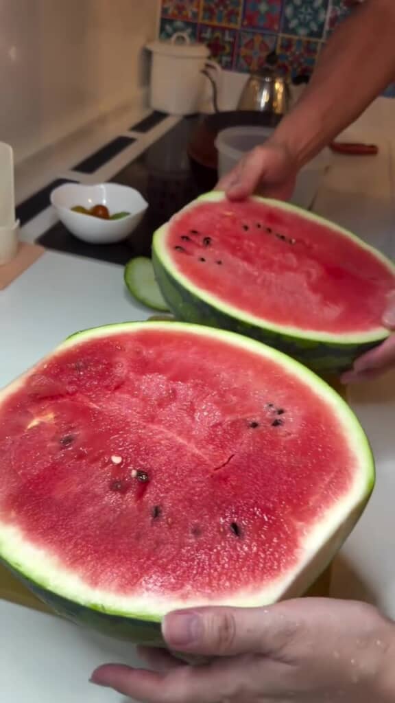 真っ赤な果肉が現れた！