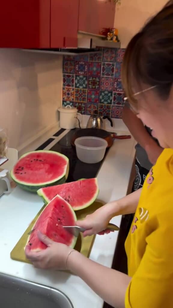 食べやすいサイズに切り分ける