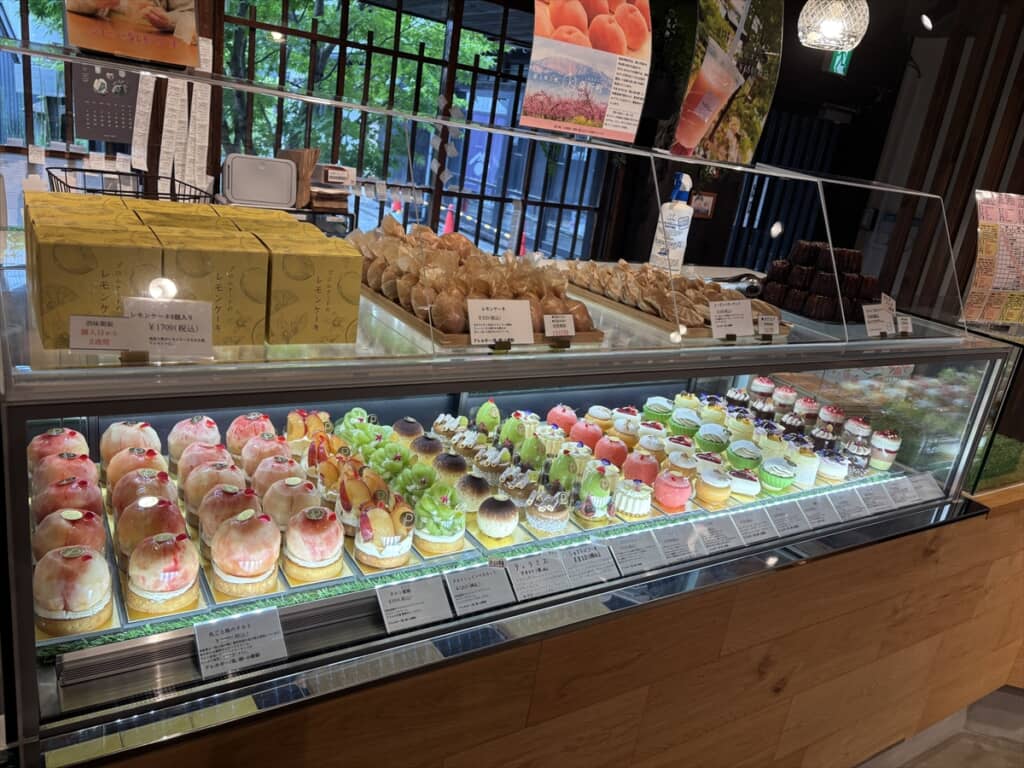 宮城県大崎市の古民家パティスリー「パティスリープロムナード」のケーキ