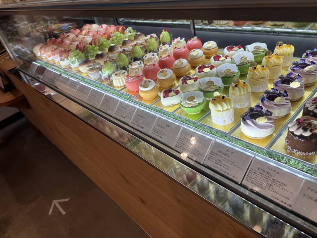 宮城県大崎市の古民家パティスリー「パティスリープロムナード」のケーキ