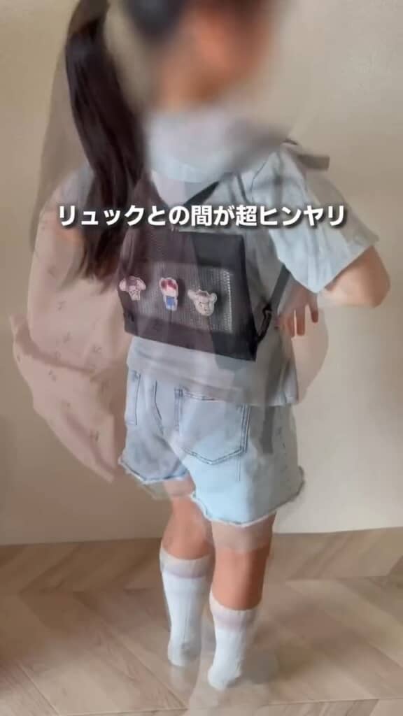 荷物と背中の間に入れると、背中が蒸れなくて快適。凍傷の対策は忘れずに