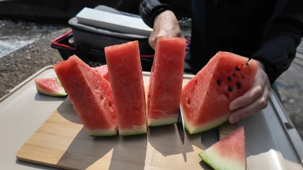 夏らしくスイカも食べます