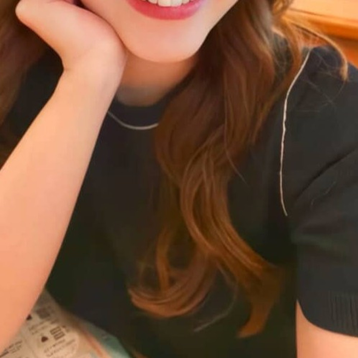 女性「40歳になります」→まさかの“自撮り姿”に騒然「嘘だろ…嘘だと言ってくれ」「20代と言われても疑わない」(1/3) | ライフスタイル ねとらぼ