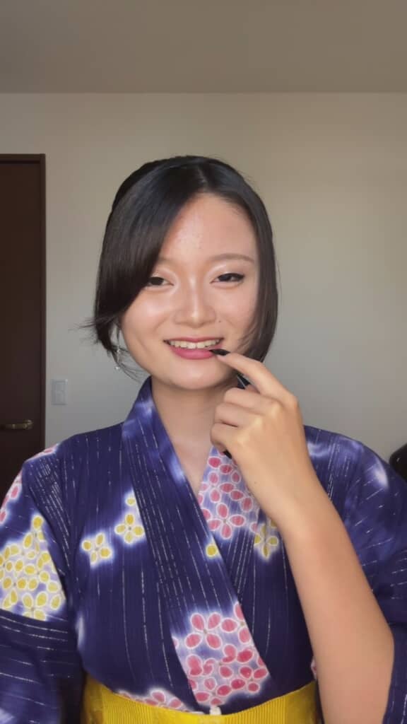 表情もグッと大人っぽく
