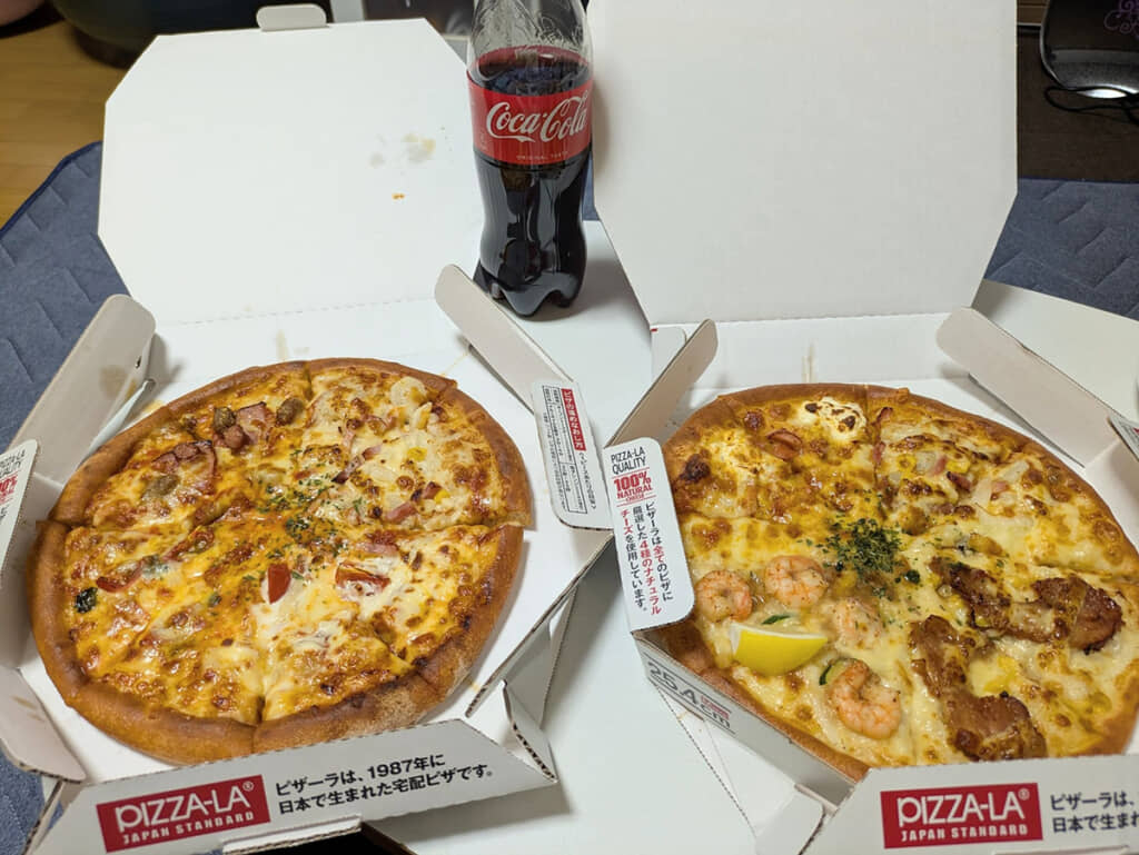 ピザ2枚とコーラ!?