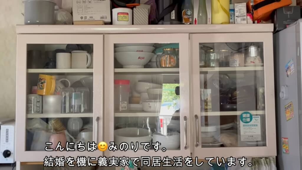 ほぼゆとり「0」の食器棚