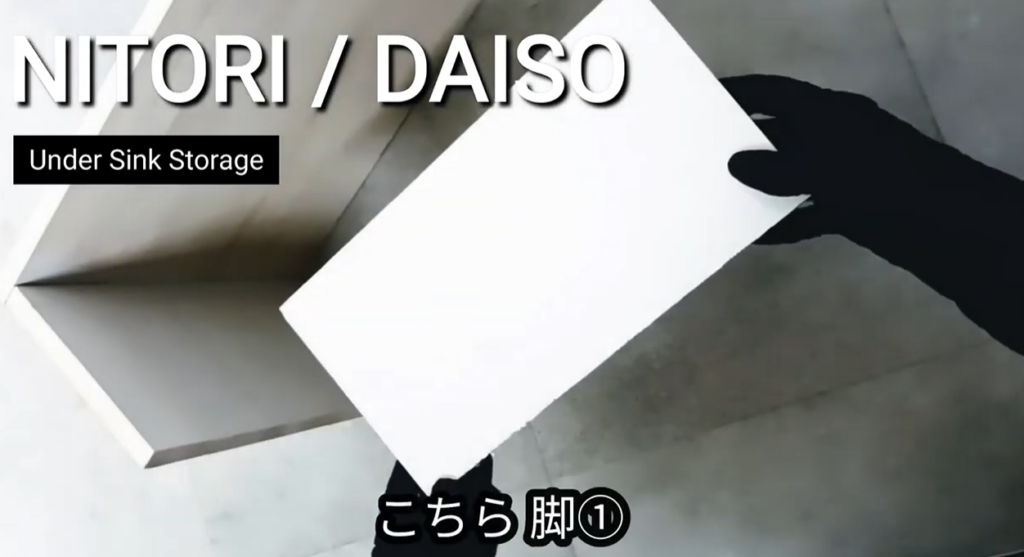脚になる板2枚と棚になる板。片側だけ脚を付けます