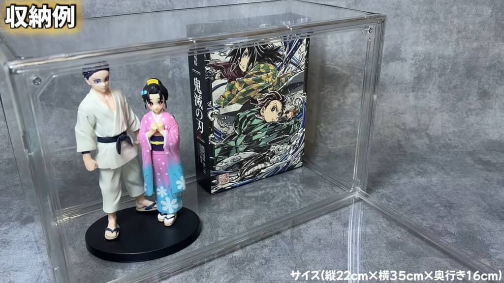 Blu-rayディスクが入った大型ケースとフィギュアを入れた状態