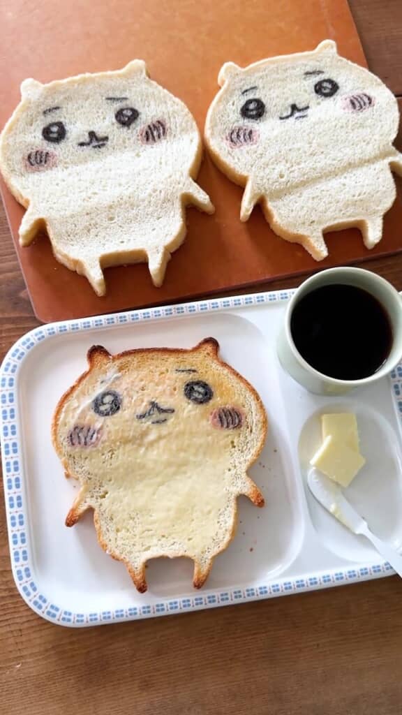 バターを塗られてモーニングセットになったちいかわ