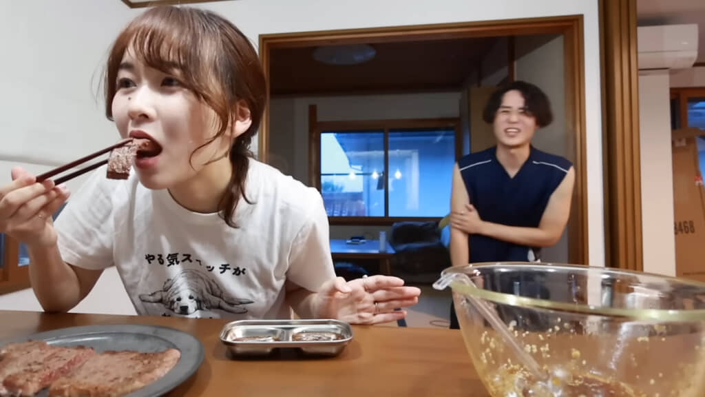 妻だけで食べるステーキ