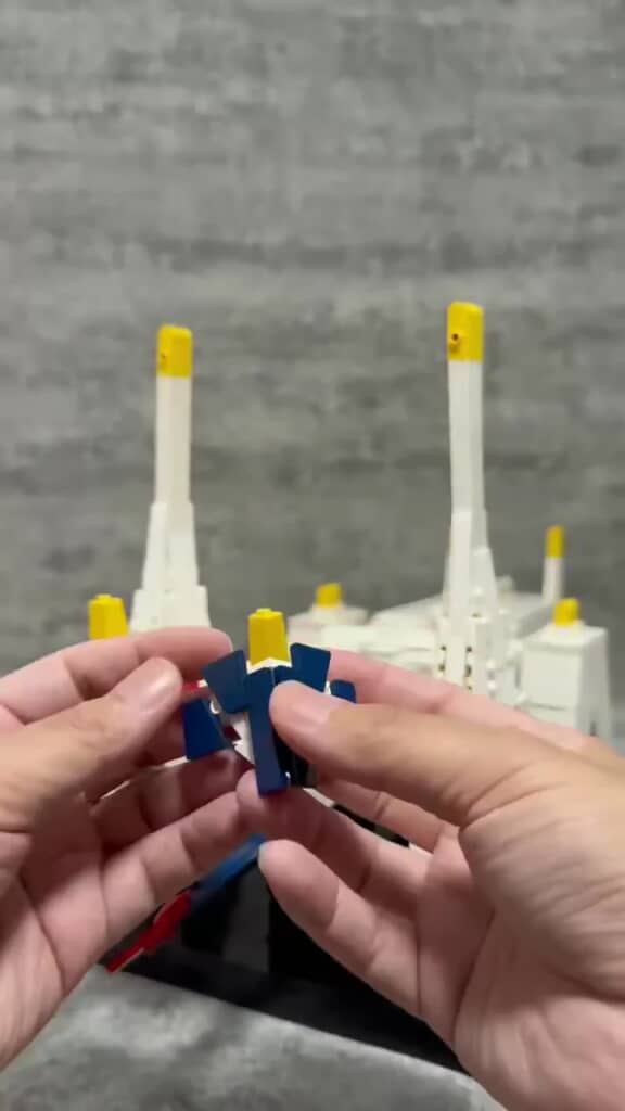 LEGOブロック版ブリジュラスのバイザーを調整
