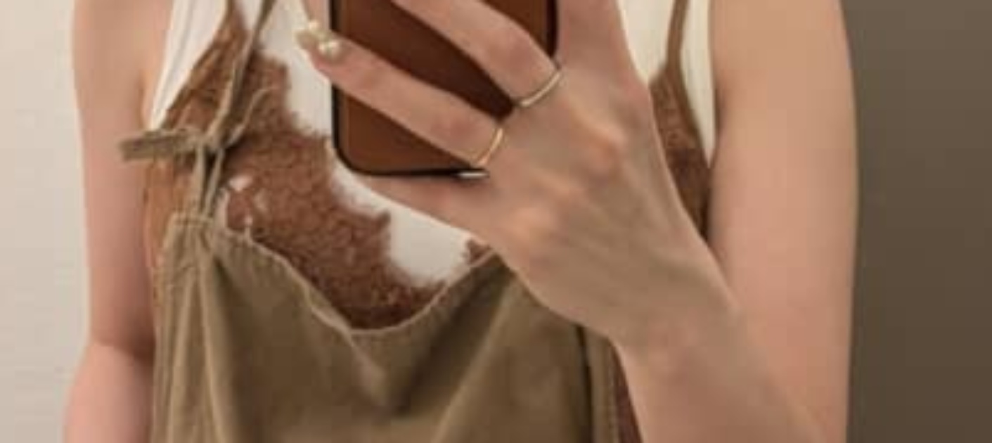 「賛否両論あるとは思いますが」→女性の仕事着を見てみると…… まさかの姿に「むしろ衛生的」「こちらも嬉しい」(1/3) | ファッション ねとらぼ
