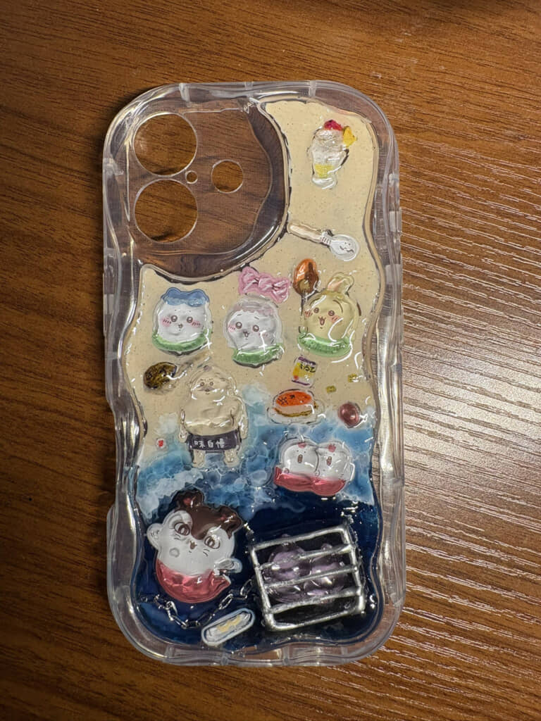 ちいかわの映画をiPhoneケース上で表現