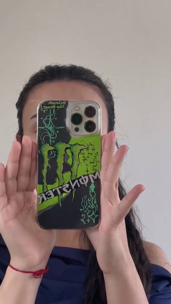 簡単にスマホケースがおしゃれなデザインに!