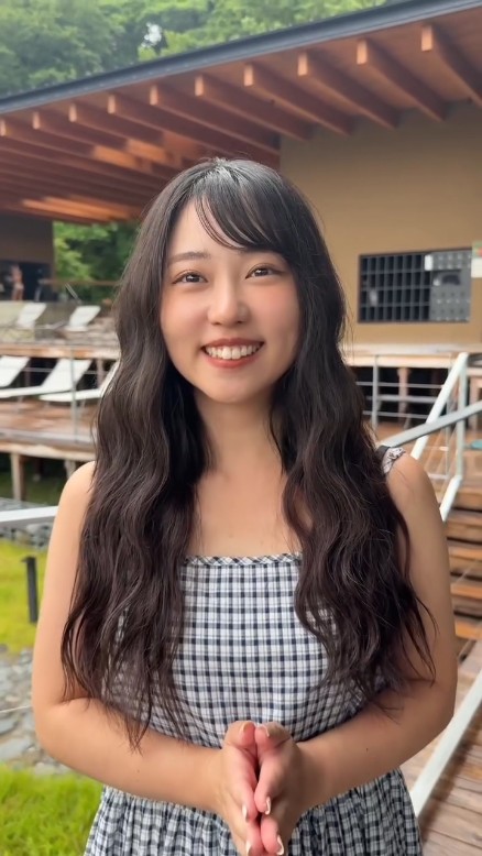 ワンピース姿でお披露目です