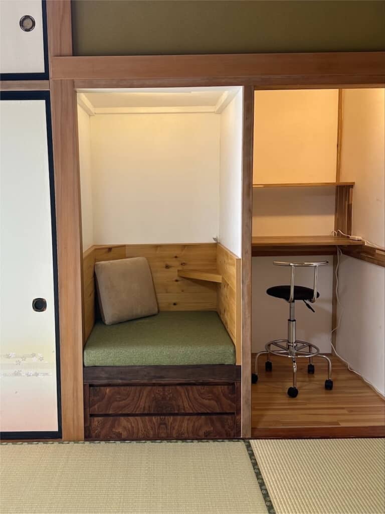 座面とクッションを備えた読書空間に大変身！