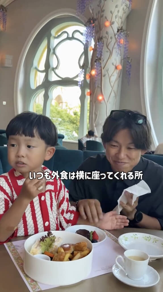 子どもの食事の補助を率先してやってくれます