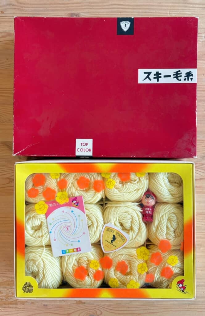 赤い箱もレトロでかわいいです